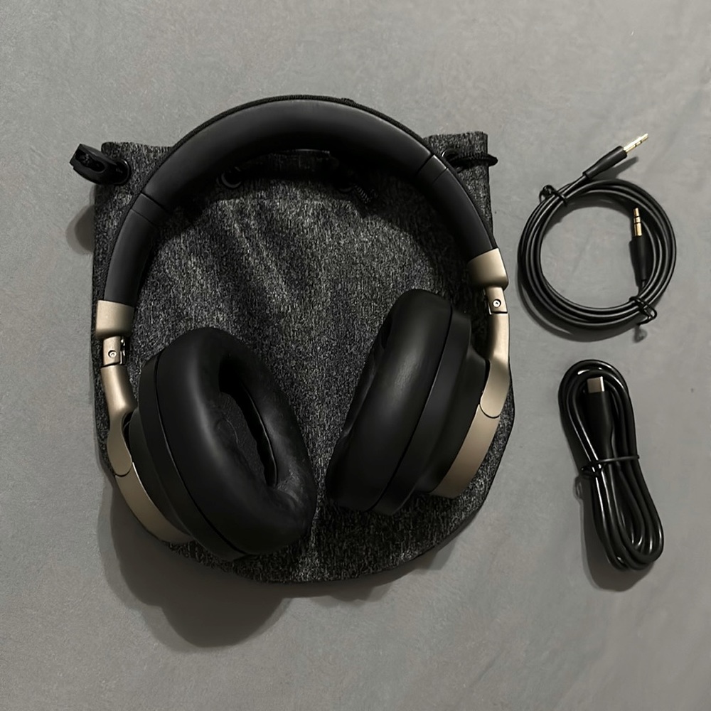 Bluetooth heyday Headphone. Only used once.